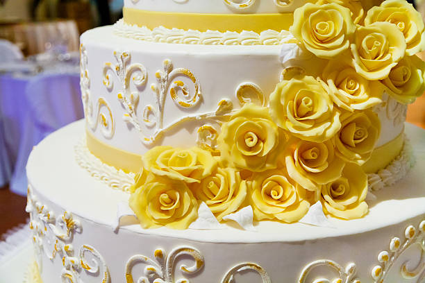 wedding cake beautiful white nuptial cake with flowers wedding cake close up macro stock pictures, royalty-free photos & images