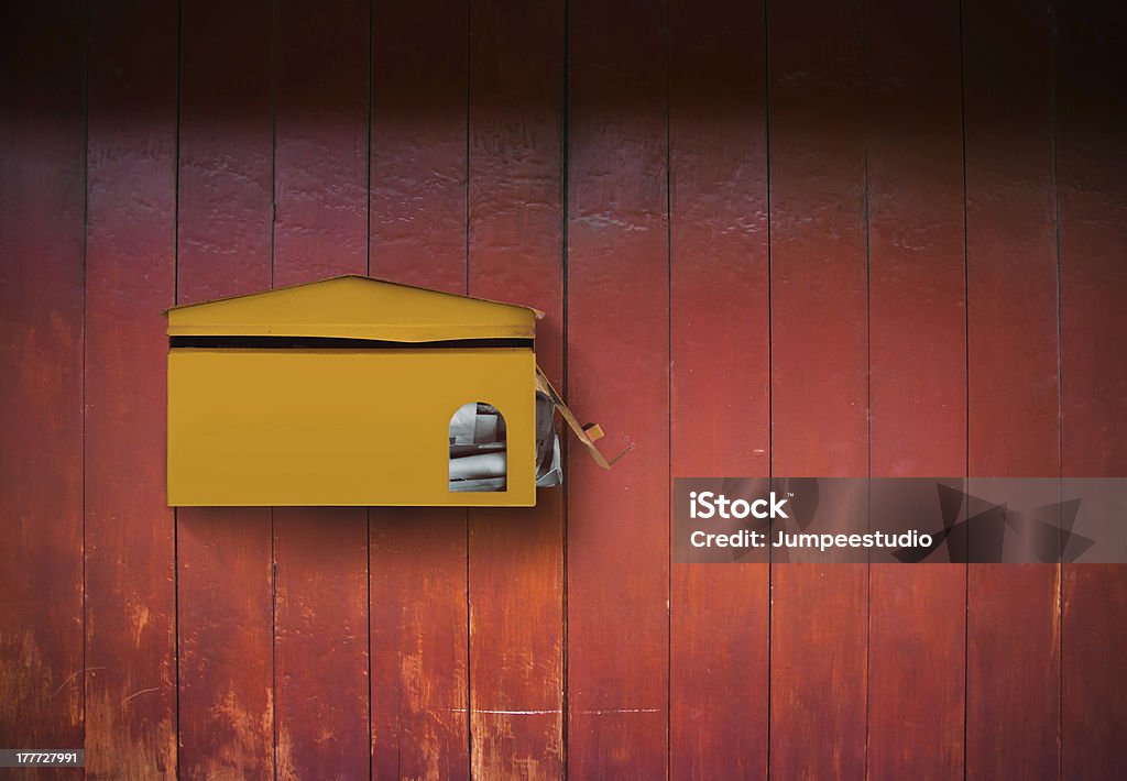 Parete in legno casella postale - Foto stock royalty-free di Casa