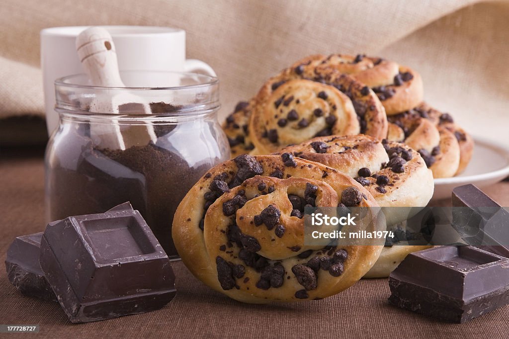 Galleta brioche buns pedacitos de Chocolate. - Foto de stock de Alimento libre de derechos