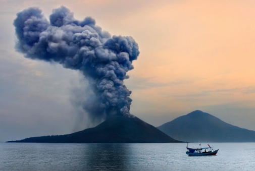 Erupción del volcán. photo
