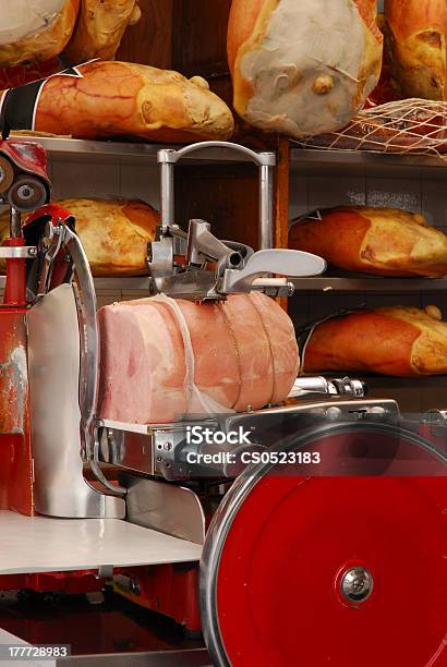 Photo libre de droit de Prosciutto Jambon banque d'images et plus d'images libres de droit de Jambon - Jambon, Machine à trancher la viande, Culture italienne