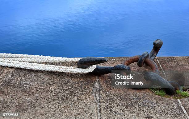 Foto de Corda De Amarração e mais fotos de stock de Ancorado - Ancorado, Atracado, Controle