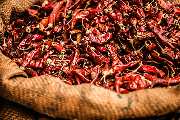 赤唐辛子、アジアの市場 - pepper bell pepper market spice ストックフォトと画像