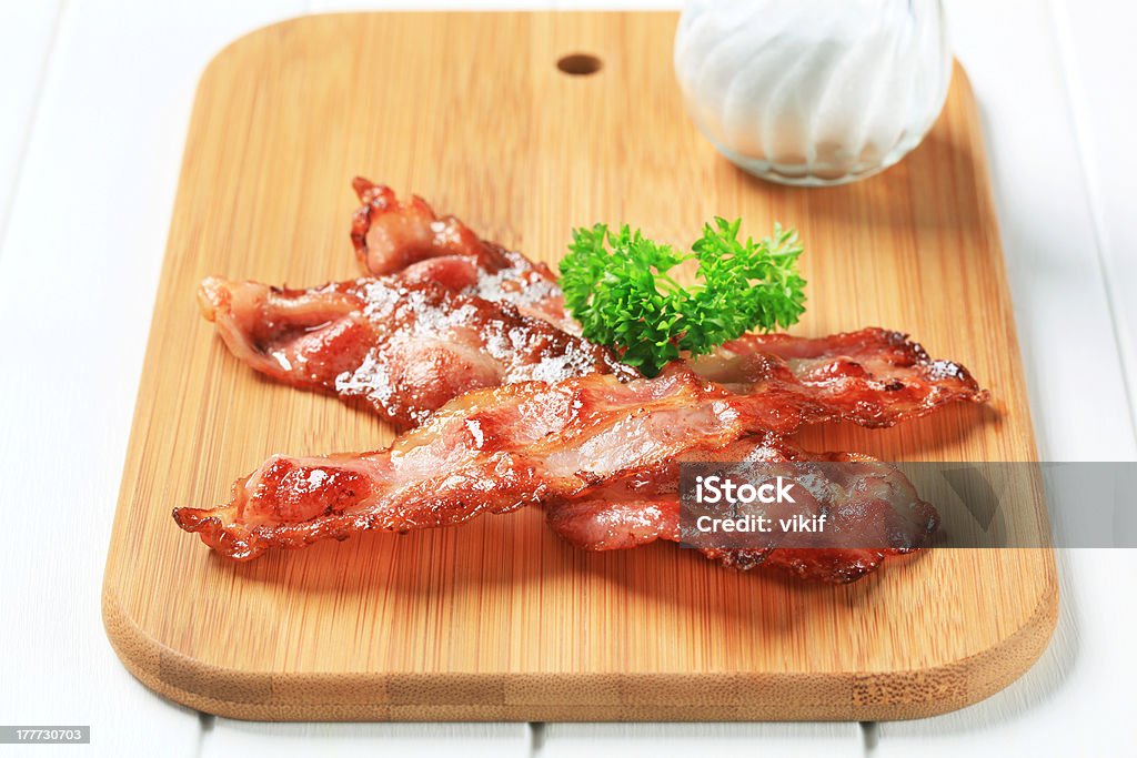 Tiras de bacon frito - Foto de stock de Alimentação Não-saudável royalty-free