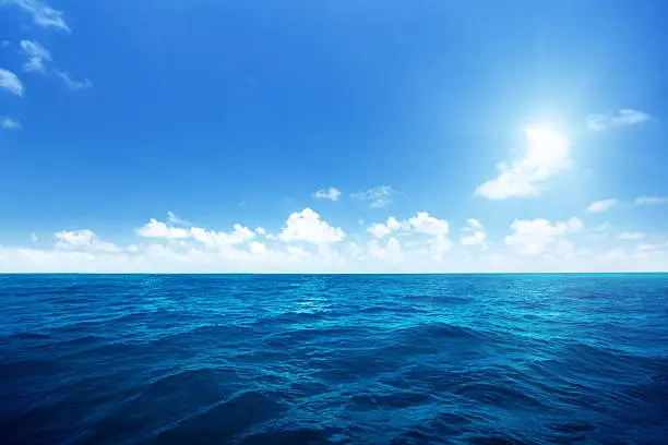 Photo of Landscape of calm waters of the Indian Ocean on a sunny day