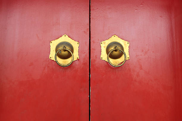 istock red door and  knockers 177731944