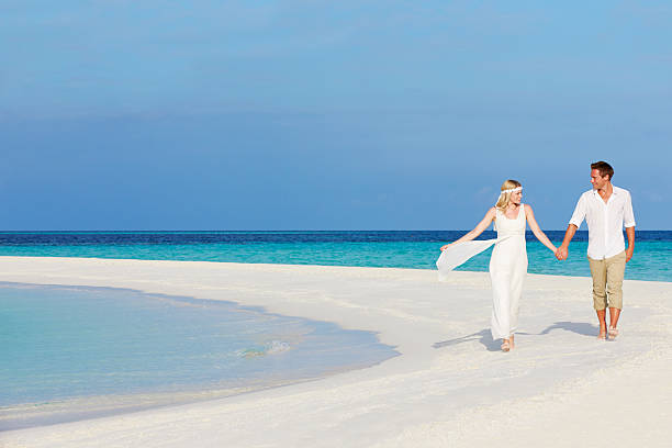 istock Couple At Beautiful Beach Wedding 177734833