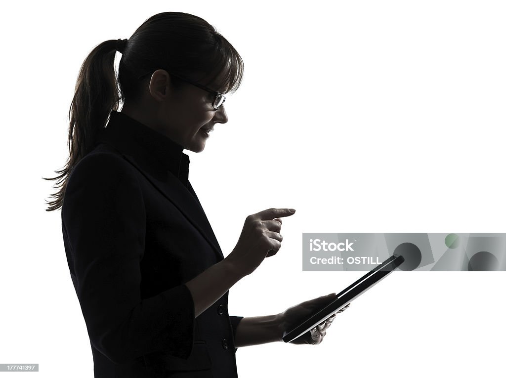 Mujer de negocios con computadora informática escribiendo tableta digital silhoue - Foto de stock de Mujeres libre de derechos