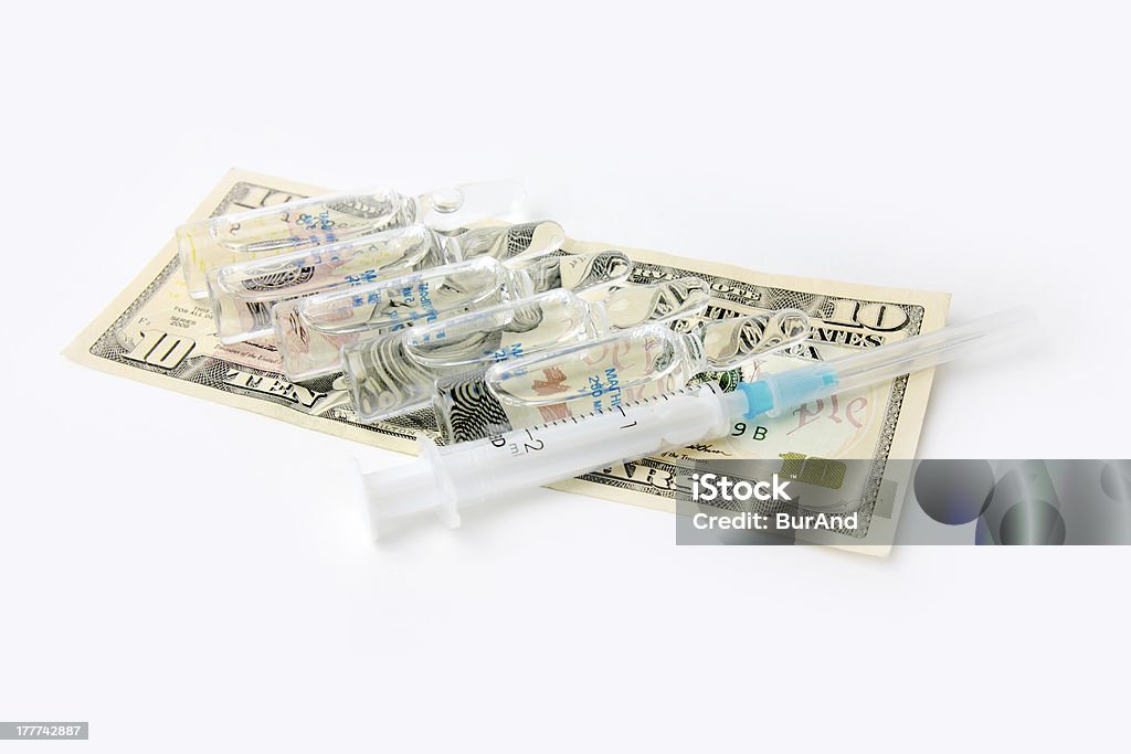 ampules con medicina e la siringa - Foto stock royalty-free di Abuso