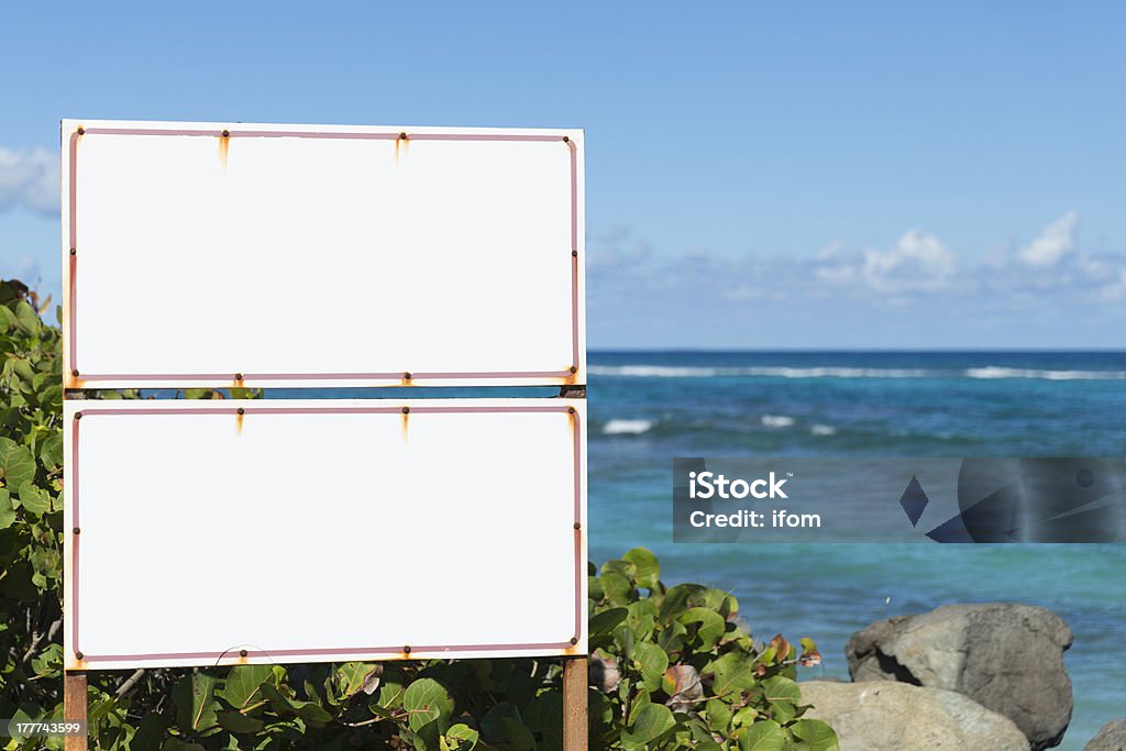 Puste znak na plaży - Zbiór zdjęć royalty-free (Bez ludzi)