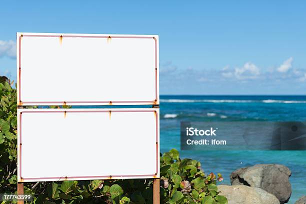 Puste Znak Na Plaży - zdjęcia stockowe i więcej obrazów Bez ludzi - Bez ludzi, Bezpieczeństwo, Billboard