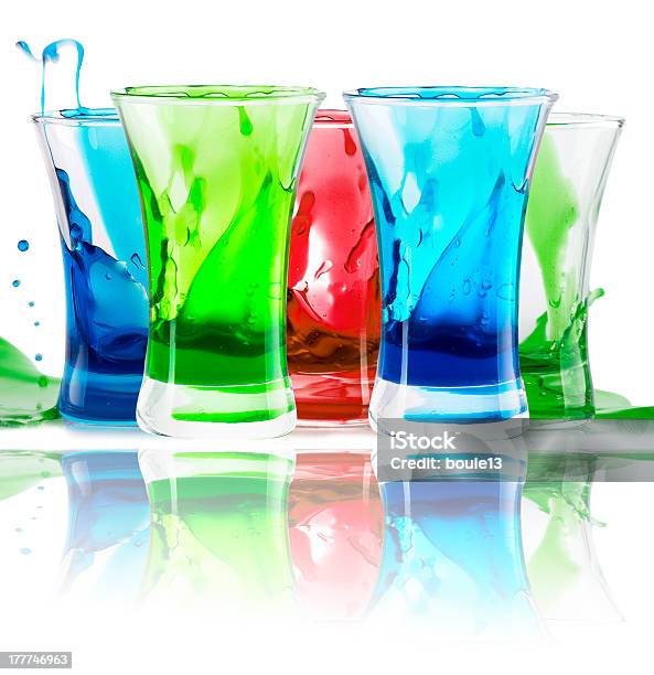 Photo libre de droit de Alcool Cocktail Avec Splash Appareil Photo banque d'images et plus d'images libres de droit de Verre à vodka - Verre à vodka, Multicolore, Alcool