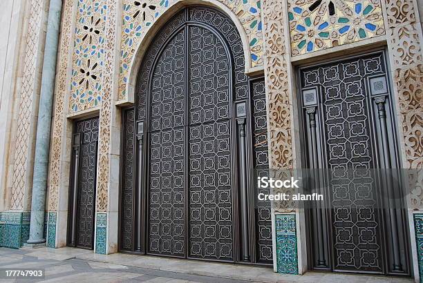 Mesquita De Portas - Fotografias de stock e mais imagens de Marrocos - Marrocos, Mesquita, Primeiro plano