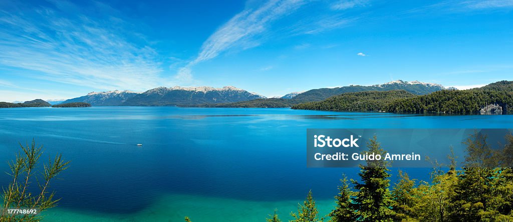 Vista panorámica del lago Nahuel Huapi, cerca de Bariloche, Argentina - Foto de stock de Argentina libre de derechos