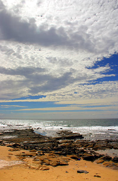 sunshine coast, austrália - sea cirrocumulus landscape one person - fotografias e filmes do acervo