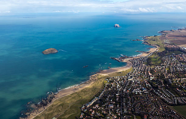 north berwick do ar - sea bass imagens e fotografias de stock