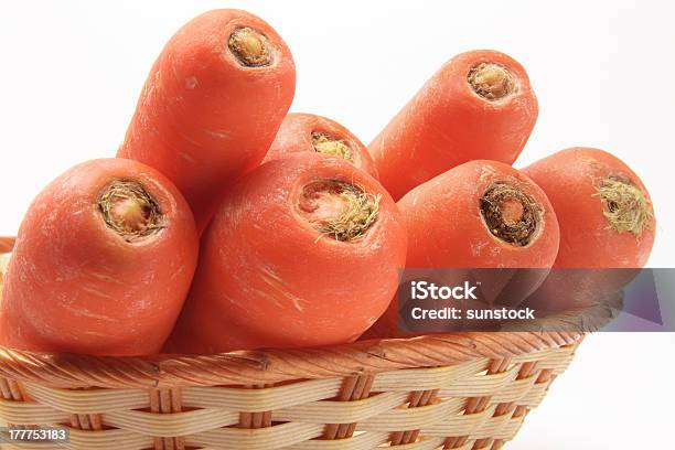 Cenouras - Fotografias de stock e mais imagens de Alimentação Saudável - Alimentação Saudável, Caule de planta, Cenoura