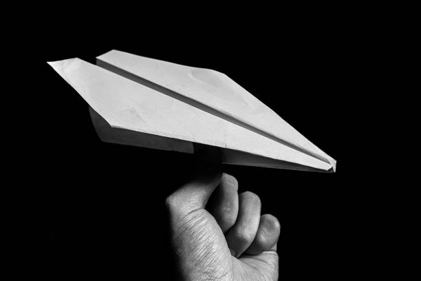 artesanato ou origami de aviões de papel - airplane black and white fun child - fotografias e filmes do acervo