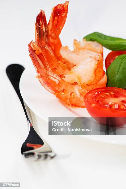 Camarón Frito En Salsa De Soja Con Bifurcación Foto de stock y más banco de imágenes de Alimento - Alimento, Alimentos cocinados, Aperitivo - Plato de comida