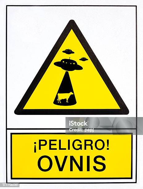 Ilustración de Ufos Señal De Advertencia y más Vectores Libres de Derechos de Aire libre - Aire libre, Alerta, Amarillo - Color