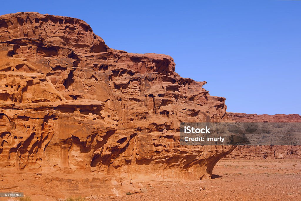 Un insolito formazioni rocciose nel Deserto del Wadi Rum - Foto stock royalty-free di Ambientazione esterna