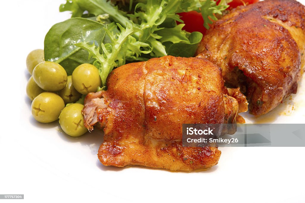 Kurczak z grilla na białym tle z miękkich cieni - Zbiór zdjęć royalty-free (Barbecue)