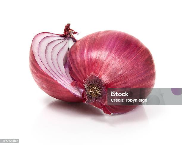 Cebolla Colorada Orgánicos Foto de stock y más banco de imágenes de Cebolla - Cebolla, Foto de estudio, Alimento