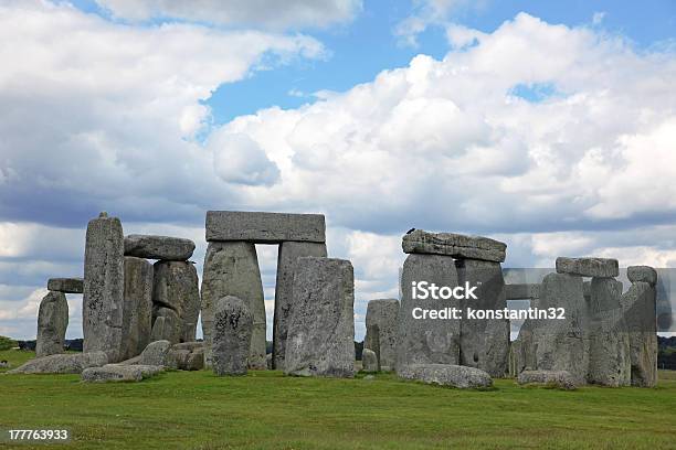 Stonehenge Sitio Histórico Foto de stock y más banco de imágenes de Aire libre - Aire libre, Antiguo, Construcción megalítica