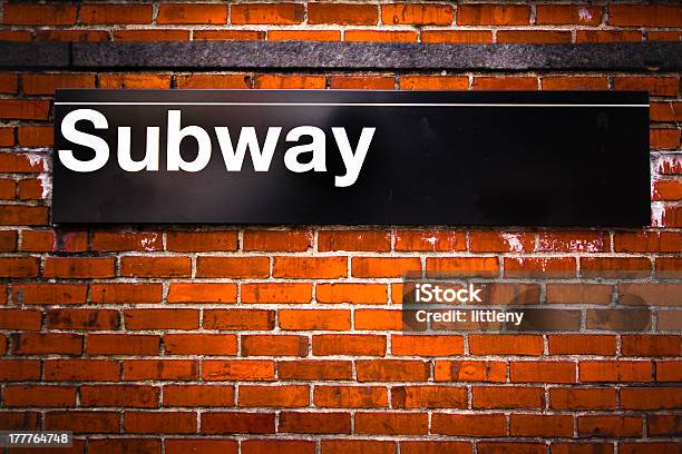 地下鉄サイン - ニューヨーク市地下鉄のストックフォトや画像を多数ご用意 - ニューヨーク市地下鉄, 標識, 入口標示