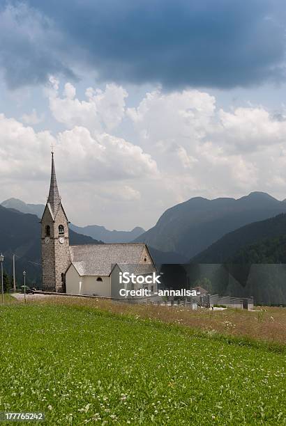 Góra Kościoła W Alpach - zdjęcia stockowe i więcej obrazów Alpy - Alpy, Architektura, Bez ludzi