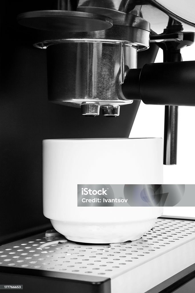Pusta zestaw do przygotowywania kawy do kawy na białym tle - Zbiór zdjęć royalty-free (Espresso)