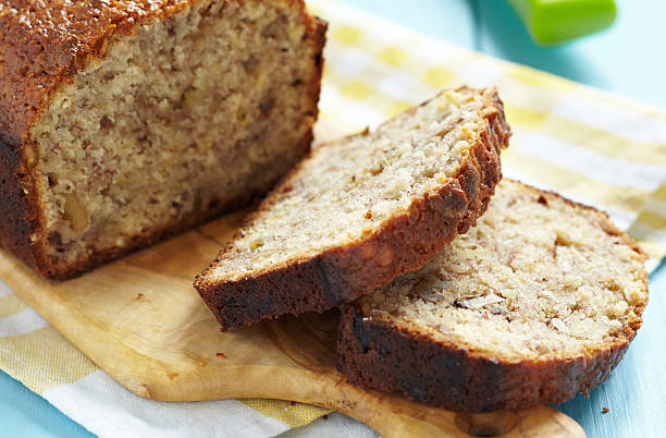 fatias de pão de banana com nozes - fruitcake cake fruit dessert imagens e fotografias de stock