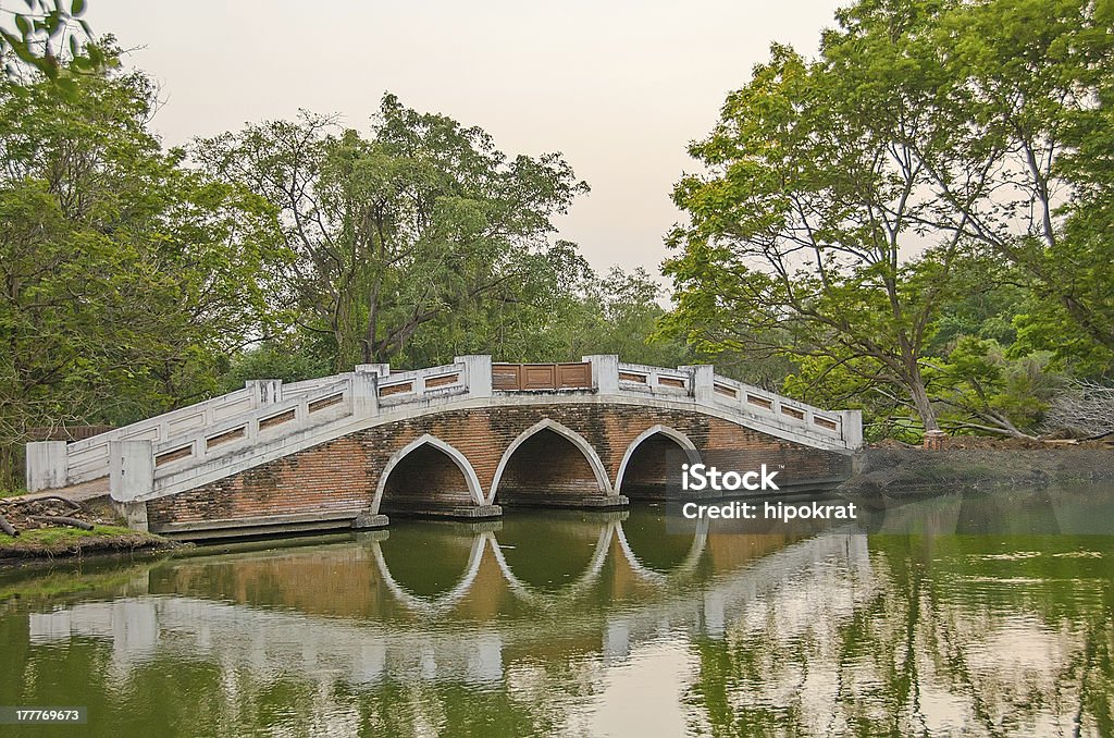 Ponte de Suan Somdet Phrasinakharin park - Foto de stock de Ayuthaya royalty-free