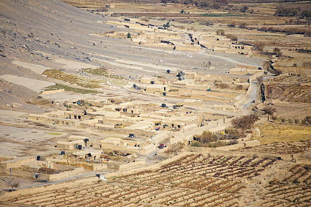 afghan village vue aérienne - kandahar photos et images de collection
