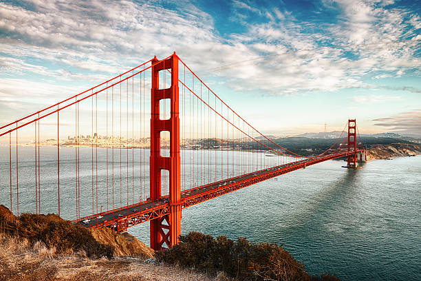 golden gate bridge, san francisco - bridge golden gate bridge cloud san francisco bay photos et images de collection