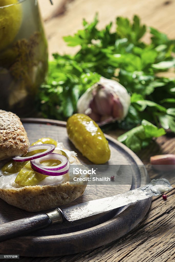 Nahaufnahme von sandwich mit Essiggurken, dazu Schmalz und Zwiebeln - Lizenzfrei Beilage Stock-Foto