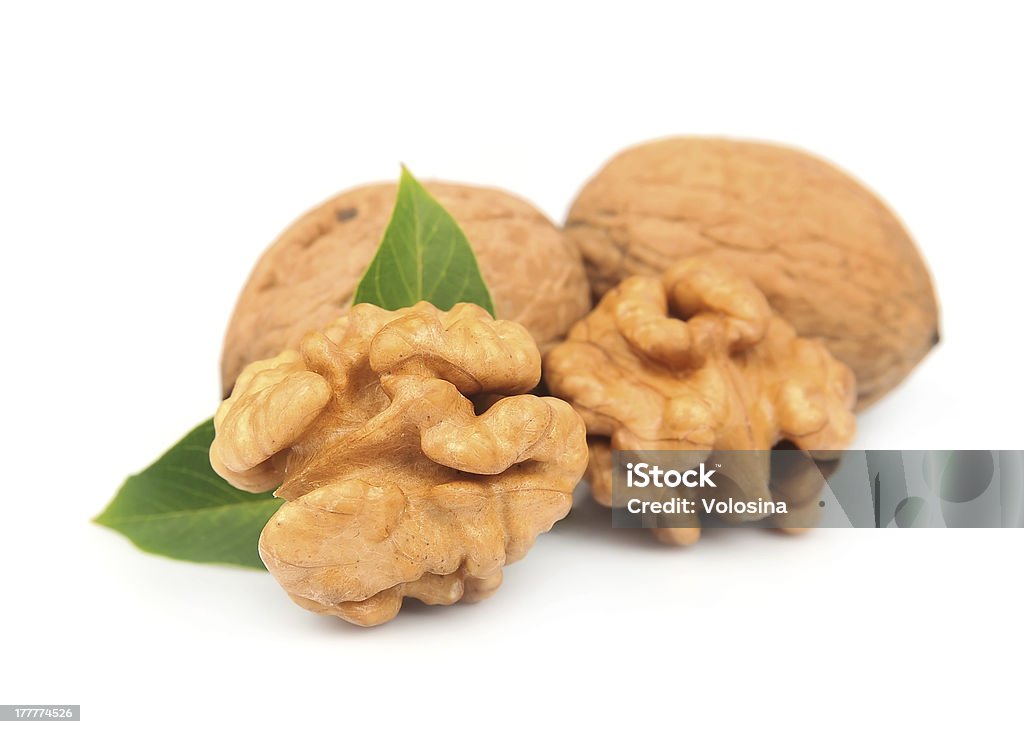 Грецкие орехи с Лифс - Стоковые фото Без людей роялти-фри