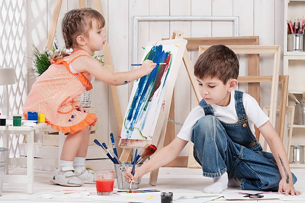 小さなのアーティスト - artists canvas indoors childhood small ストックフォトと画像