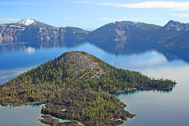 istock Wizard Island on Crater Lake 177776114