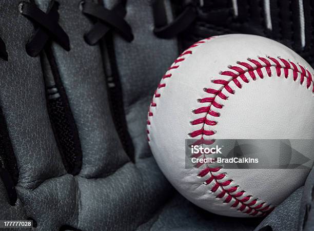 Erleben Sie Baseball Stockfoto und mehr Bilder von Aktivitäten und Sport - Aktivitäten und Sport, Ausrüstung und Geräte, Baseball