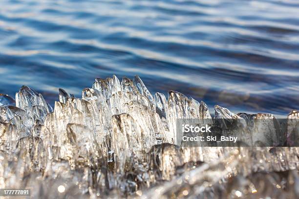 Abstract Forma De Cristales De Hielo En La Primavera Foto de stock y más banco de imágenes de Abstracto