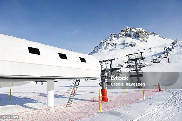 Wyciąg Narciarski Station - zdjęcia stockowe i więcej obrazów Alpy - Alpy, Biały, Chłodny