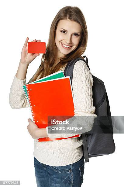 Frau Mit Rucksack Und Notebooks Zeigen Leer Kreditkarte Stockfoto und mehr Bilder von Aktenordner