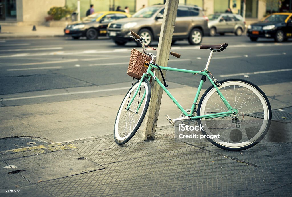 Urban bicicleta - Foto de stock de Acera libre de derechos