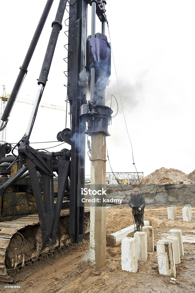 builder pile machile impatto operativo - Foto stock royalty-free di Adulto