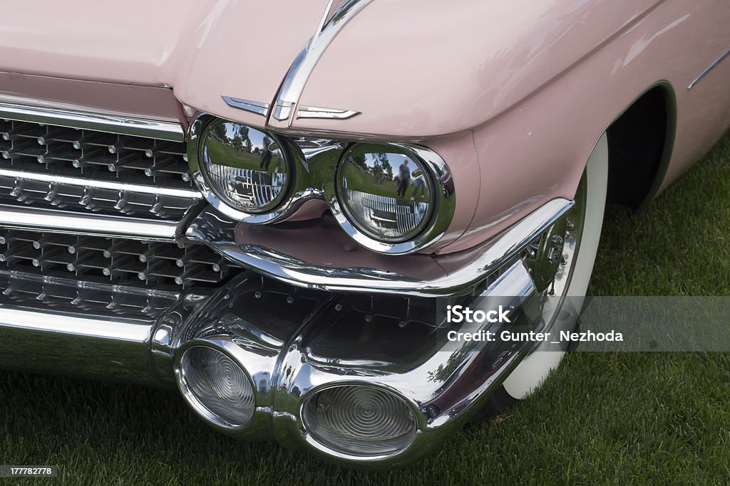 Lato anteriore di auto classiche rosa - Foto stock royalty-free di Antico - Vecchio stile