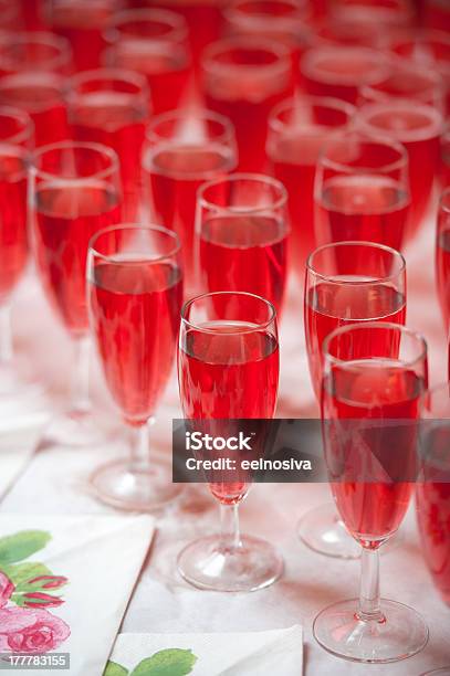 Rosa Champanhe Em Flutes - Fotografias de stock e mais imagens de Champanhe - Champanhe, Comemoração - Conceito, Copo