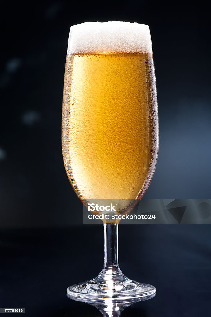 Bier auf Disco-Bar - Lizenzfrei Alkoholisches Getränk Stock-Foto