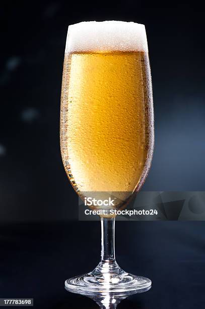 Bier Auf Discobar Stockfoto und mehr Bilder von Alkoholisches Getränk - Alkoholisches Getränk, Alkoholismus, Bartresen