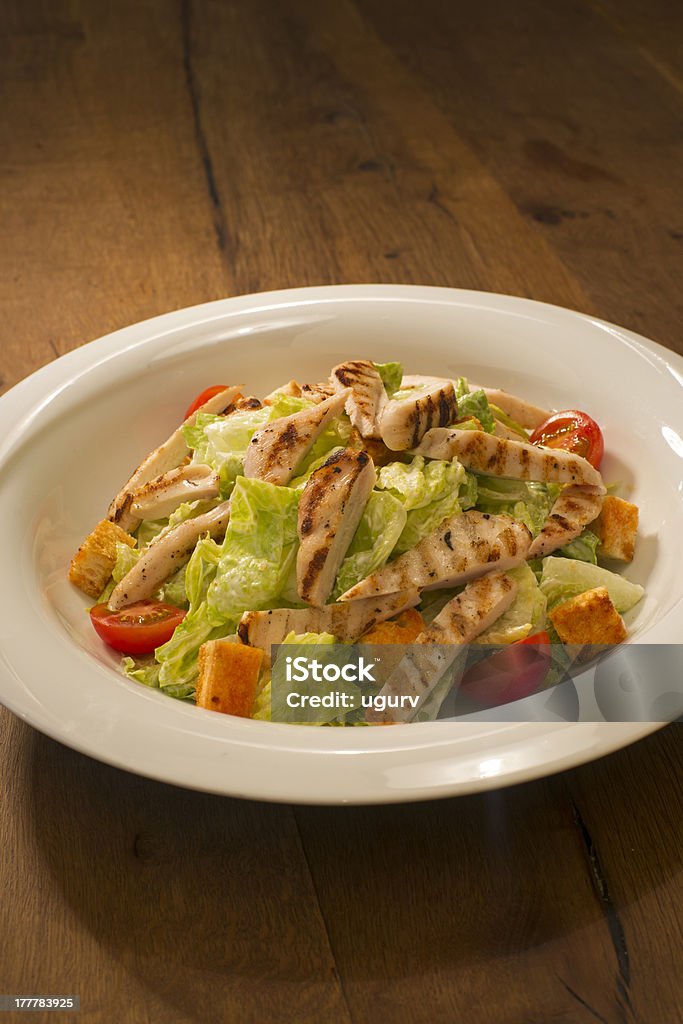 Ensalada César de pollo a la parrilla - Foto de stock de Alimento libre de derechos